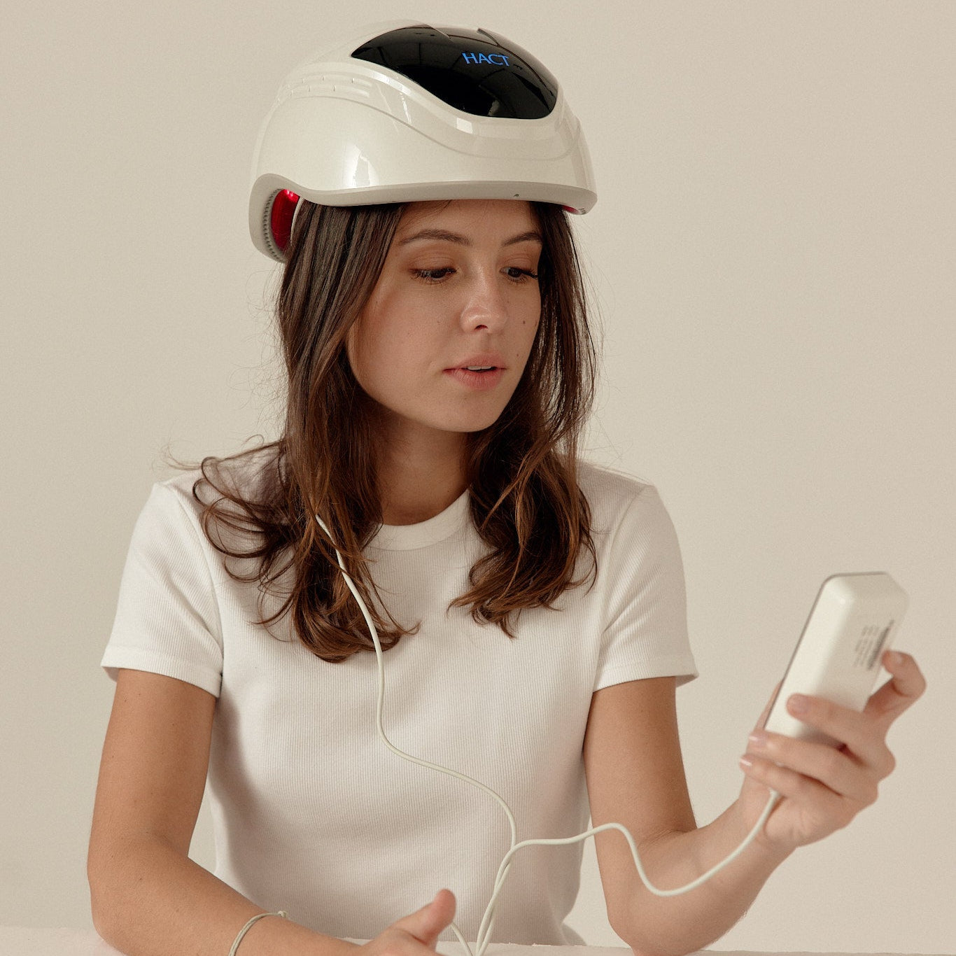 femme casque laser avec télécommande