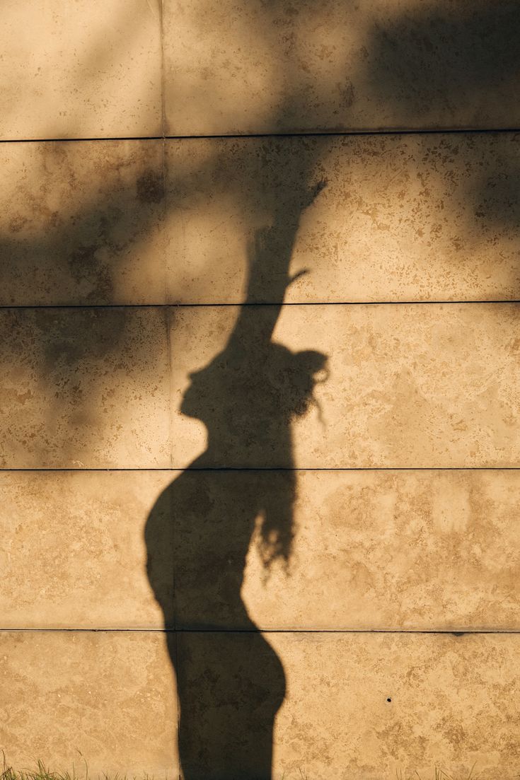 ombre d'une femme