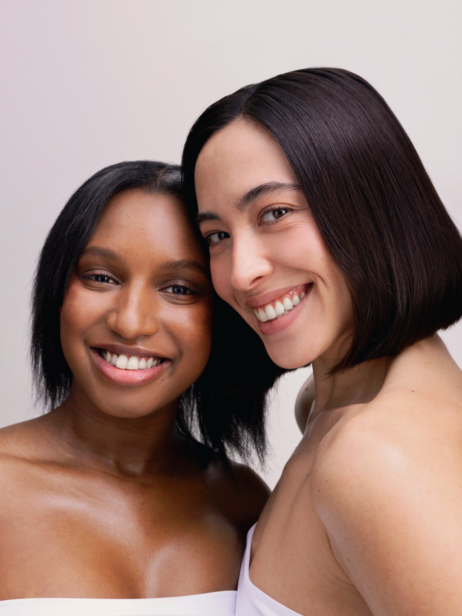 deux femmes qui sourient 
