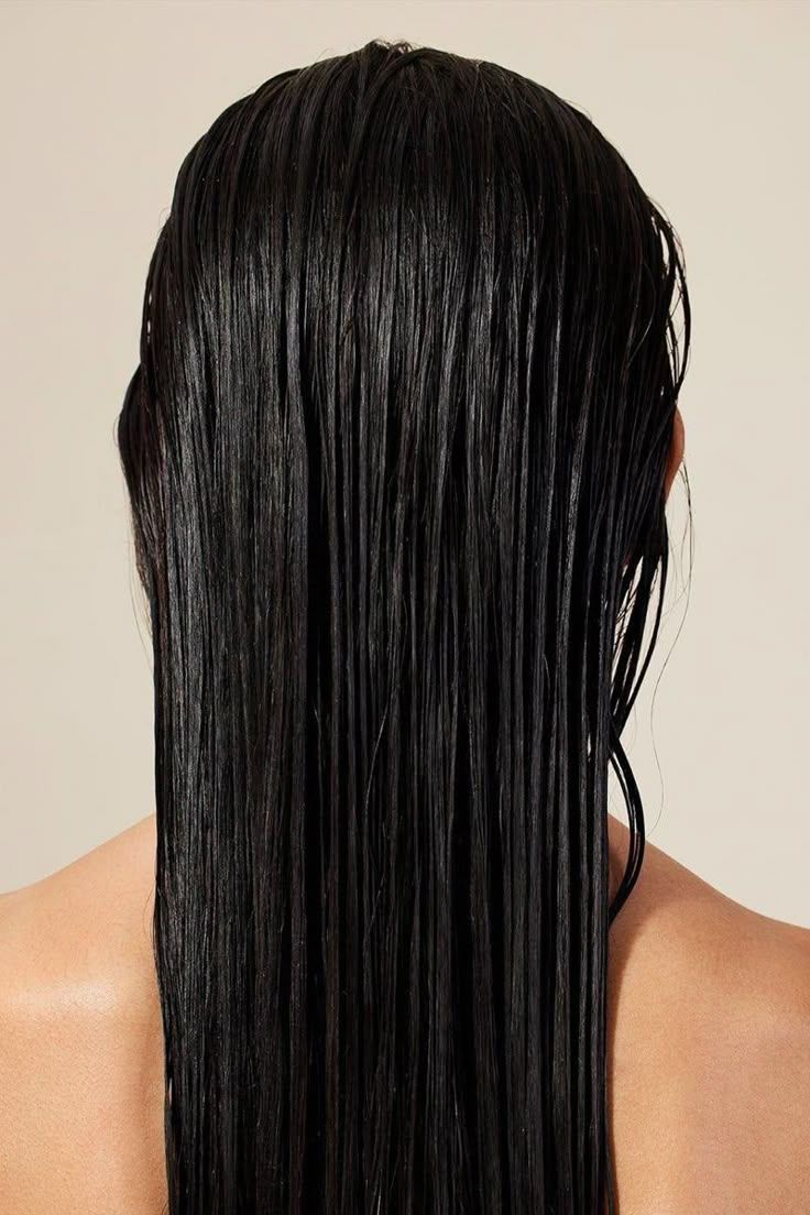 cheveux mouillés de dos 