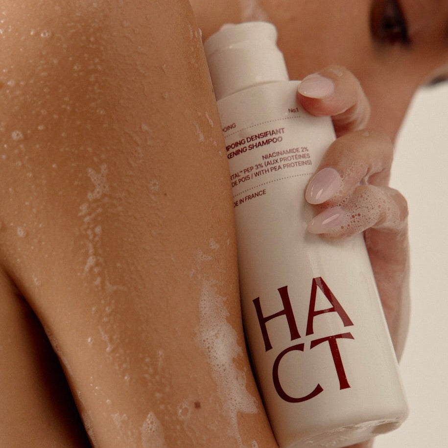 Shampoing HACT collé a la peau 