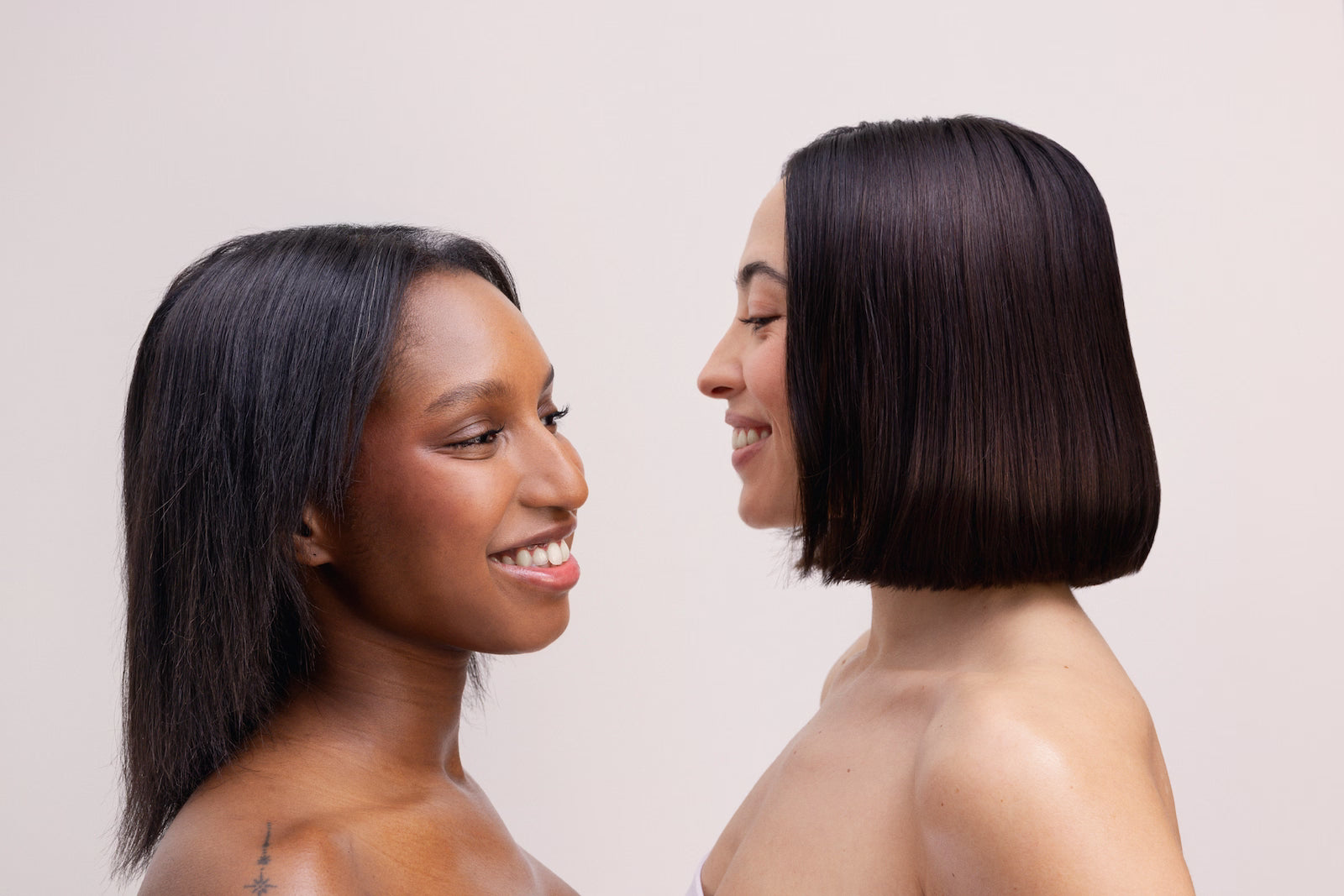 deux femmes qui sourient